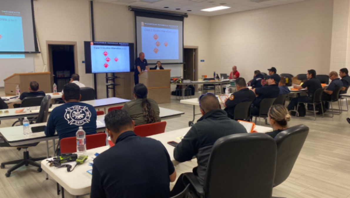 Protección Civil y Bomberos se capacitan para atender emergencias químicas