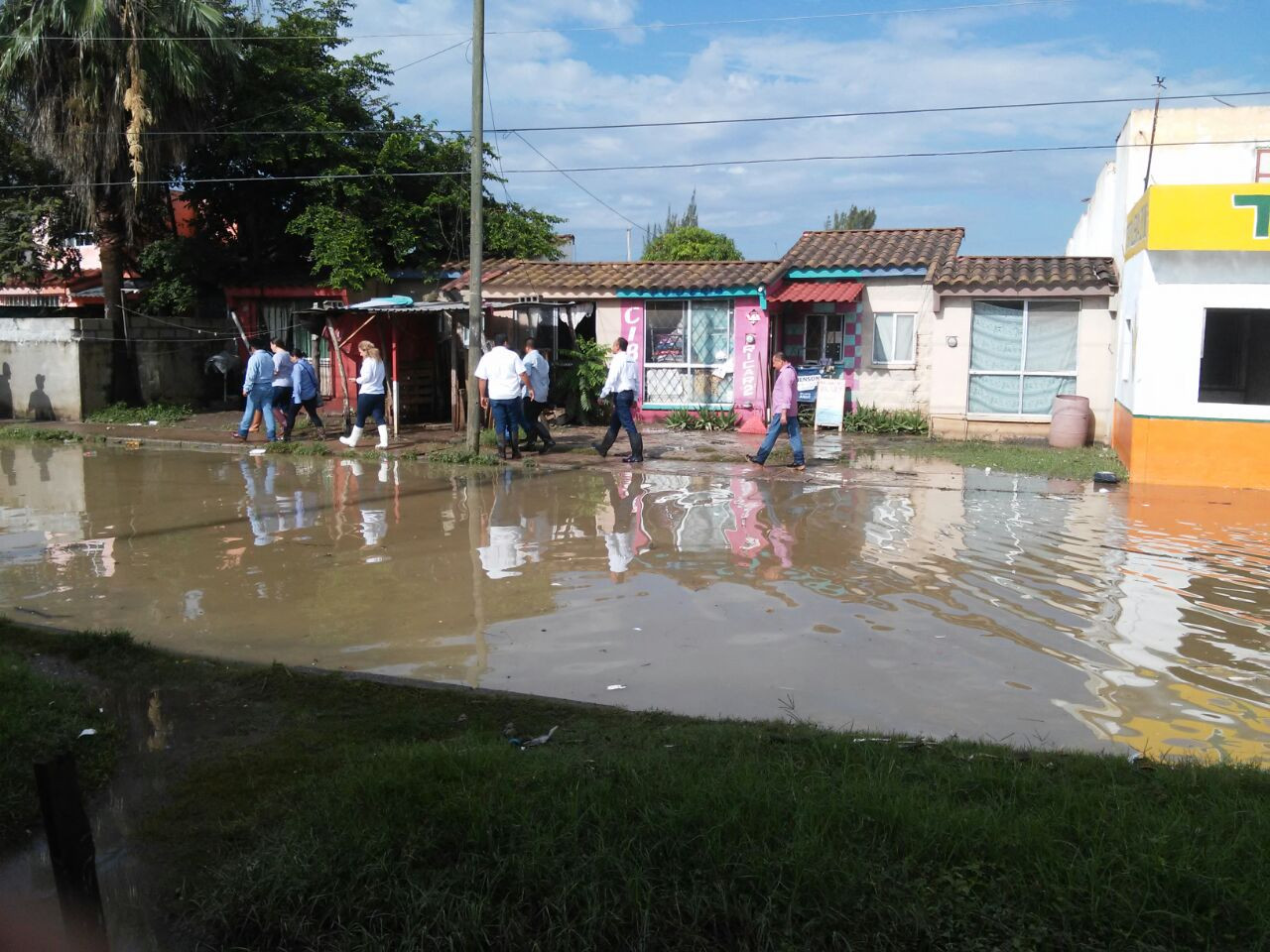 Afectados por inundación exigen solución al problema
