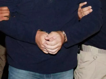 Detienen a servidor público del IMSS por corrupto