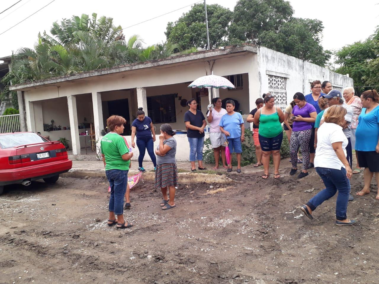 Siguen problemas en suministro de energía eléctrica en populosa colonia