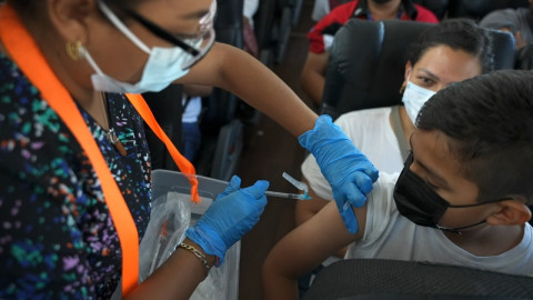 Gobierno Municipal continúa vacunación binacional contra el Covid-19 