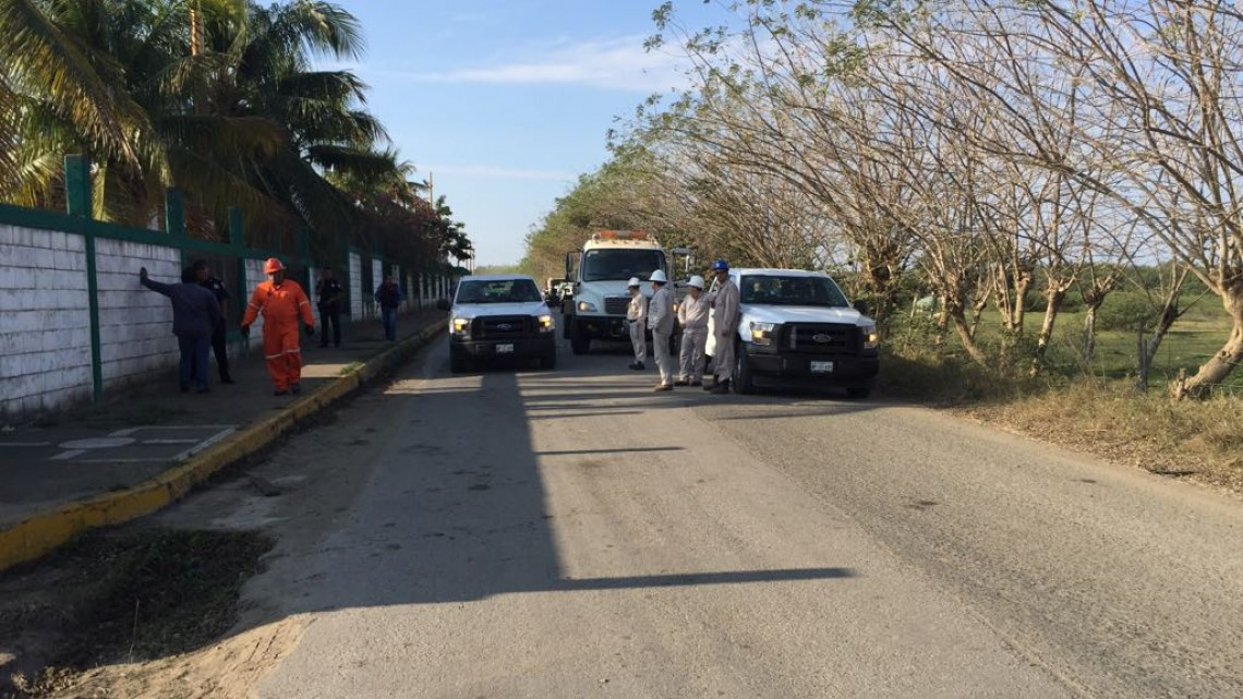 Explota línea de compresión de gas en instalaciones de Pemex