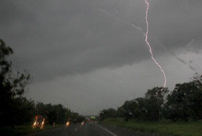 Lesiona rayo a cuatro personas en Guerrero