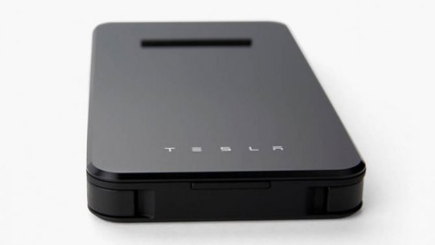 Tesla presenta nuevo cargador inalámbrico para smartphone