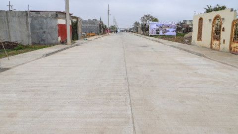 Entrega Alcalde obra de pavimentación