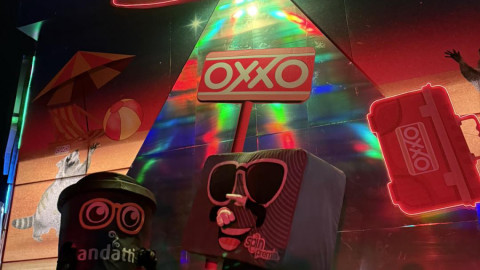 ¡Es bellísimo! Así se ve el OXXO de Playa Miramar con temática alienígena