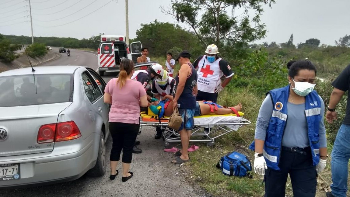 Ocho lesionados en volcadura de unidad de transporte público