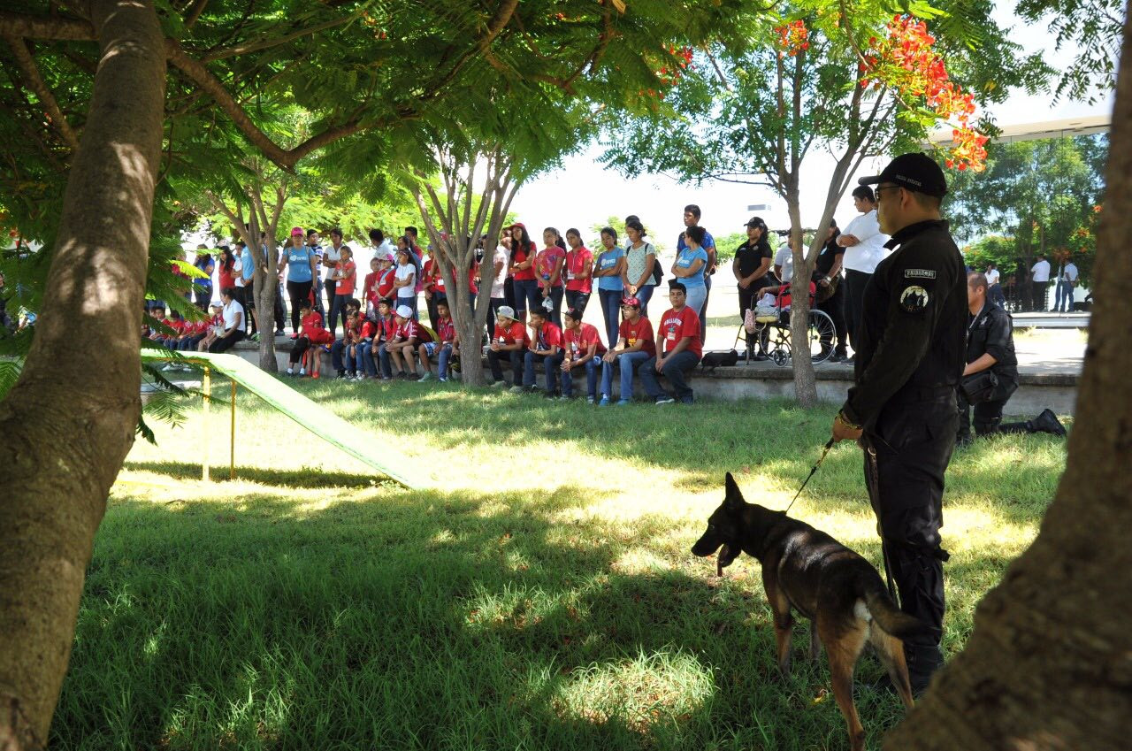 Visitan 87 niños instalaciones de Policía Estatal