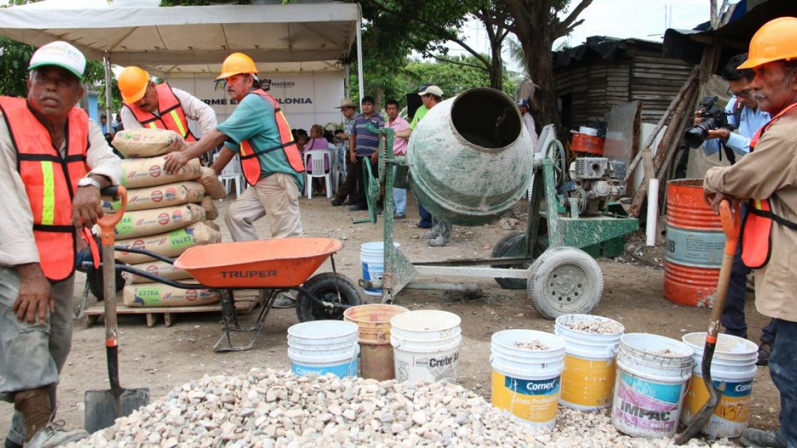 Apoyan a familias más necesitadas con el programa “Firme en tu colonia”