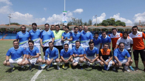 Juega Cabeza de Vaca fútbol en Aniversario de Xicotémcatl