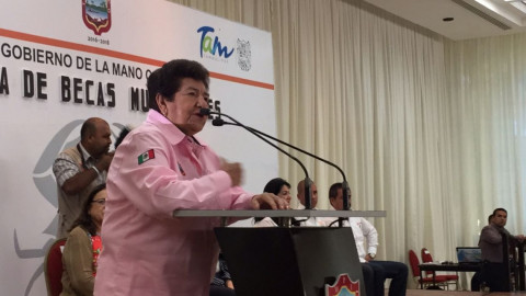 Eroga Tampico 120 mil pesos en 500 becas para alumnos destacados