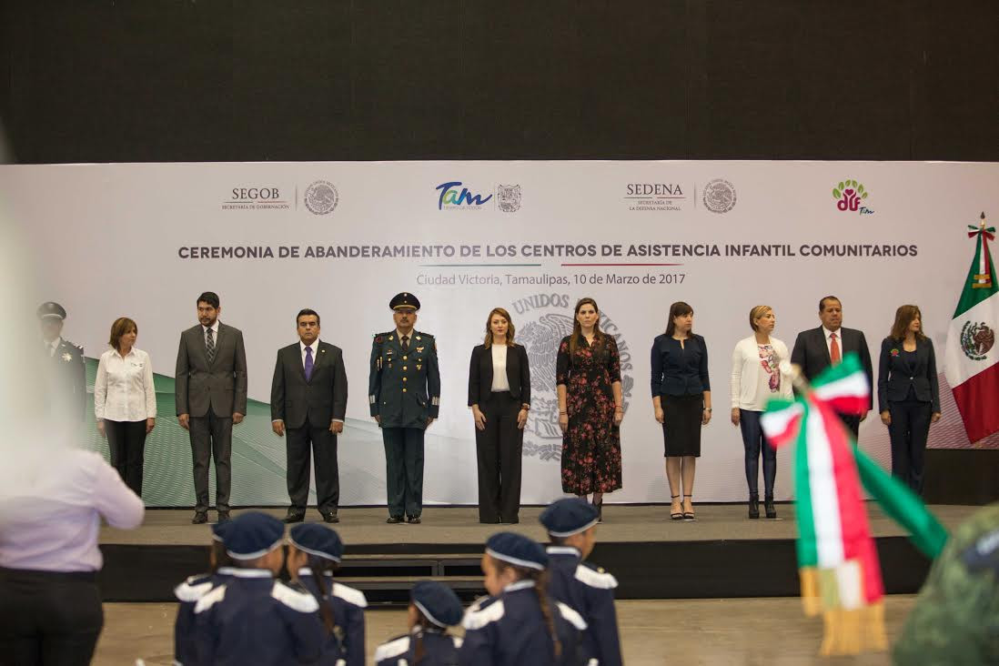 DIF participa en abanderamiento con escoltas de CAIC