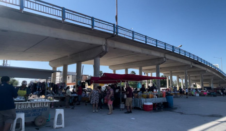 Cerrarán paso de tráfico pesado en puente elevado por daños estructurales