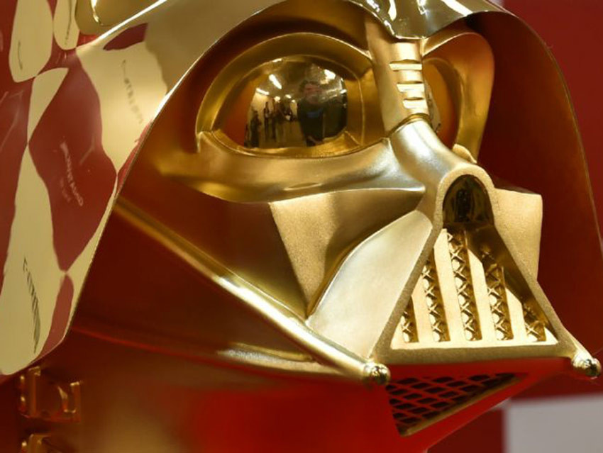 Casco de Darth Vader de oro se vende por 1.3 millones de euros