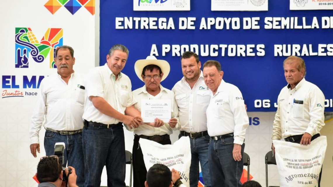 Productores de El Mante son beneficiados con la entrega de semilla de soya