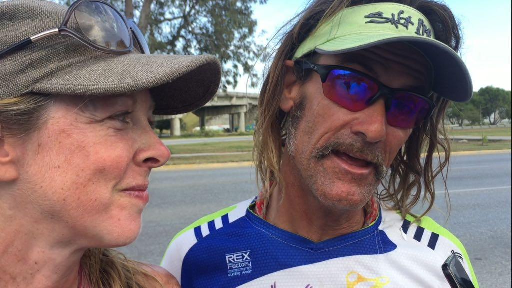 Canadienses recorren el continente americano en bicicleta