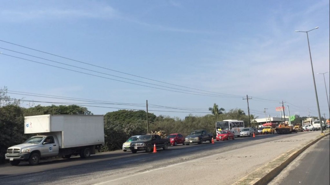 Congestionamiento vial por obra de reencarpetado