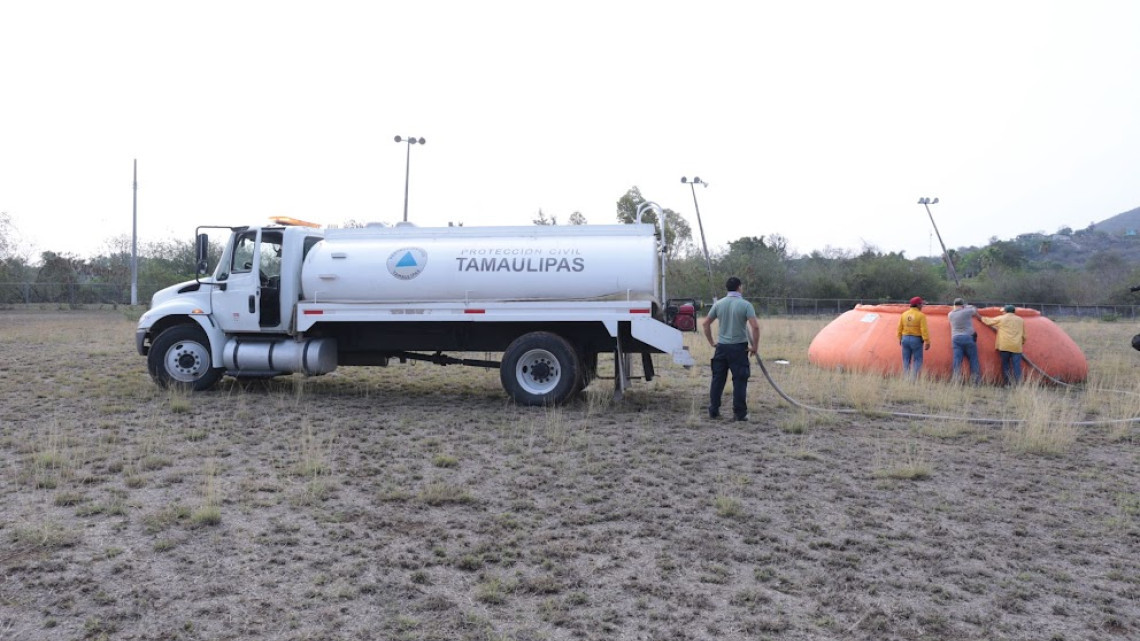 Inicia helicóptero de SEMAR combate a incendio en Cañón del Novillo