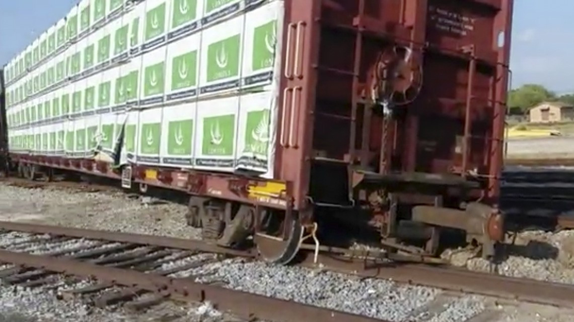 Se descarrilan vagones de tren en Harlingen