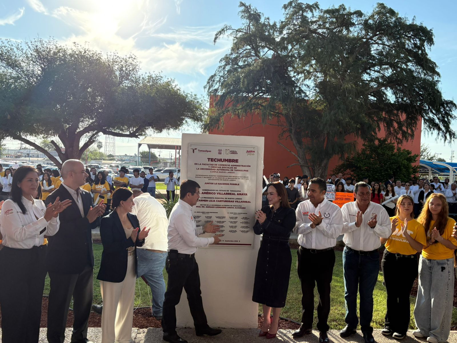 Entrega municipio obras a la UAT