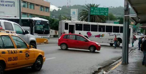 Normalistas bloquean calles de Oaxaca