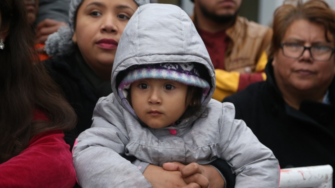 Familias disfrutan de espectacular Patinaje Artístico