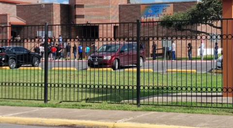 Cierran preparatoria de Mercedes, Tx tras amenaza en redes sociales 