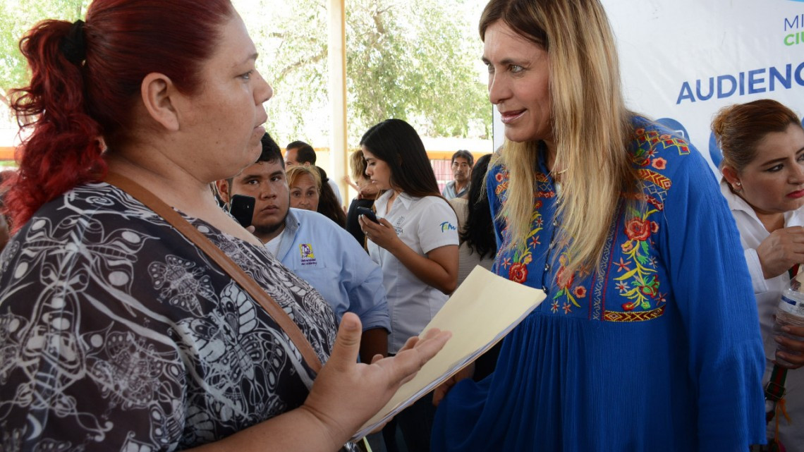 Escucha alcaldesa a habitantes de la Benito Juárez