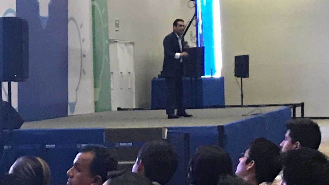 " Finito" Lopez triunfa en conferencia Magistral 