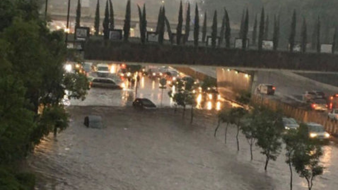 Dejan fuertes lluvias diversas afectaciones en Ciudad de México