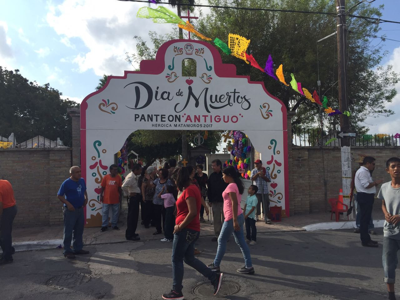 Redoblan seguridad en panteones municipales