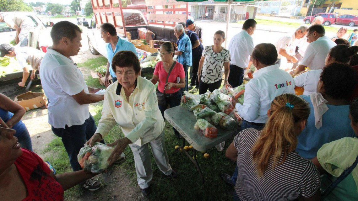 Llevan beneficios a bajo costo a la colonia Jardines de Champayan