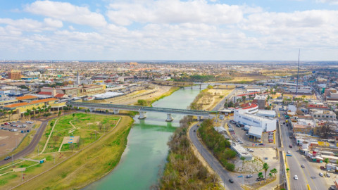 Promueven ventajas competitivas de Nuevo Laredo con prontuario y revista trimestral 