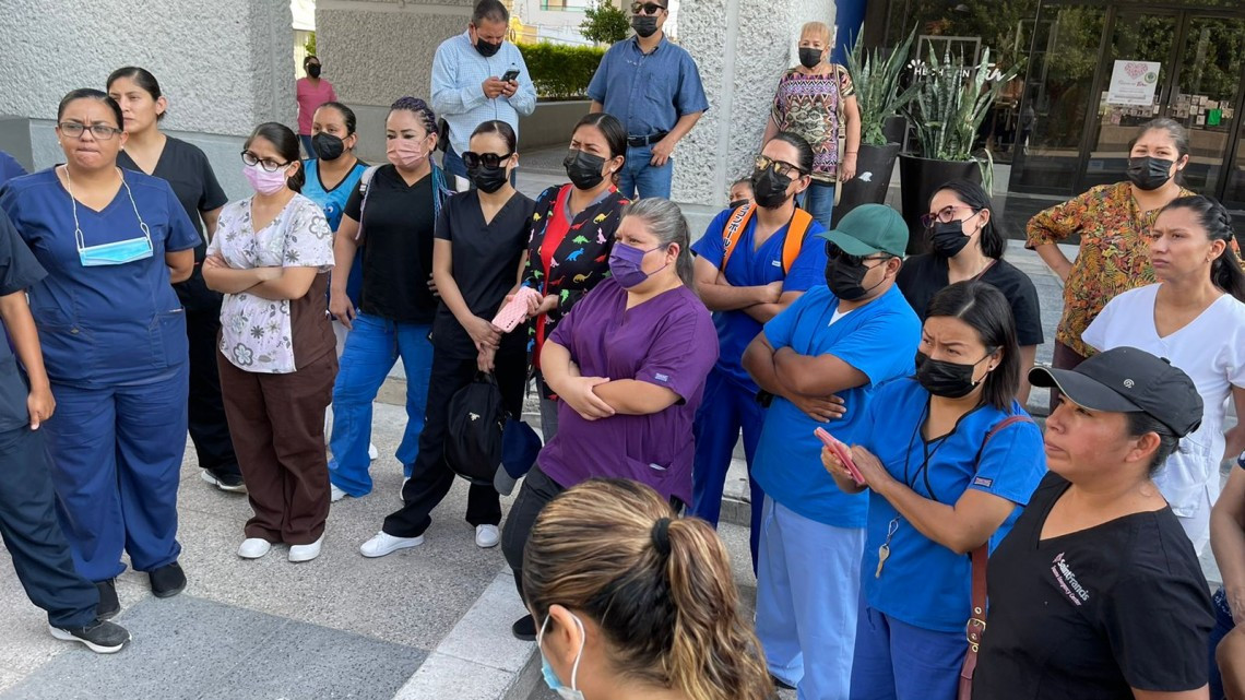 Protestan por entrega de plazas de salud a familiares de líderes sindicales 