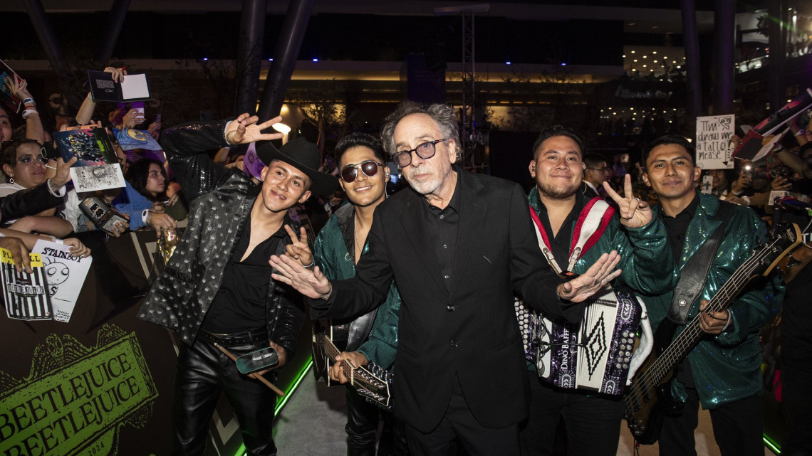 ¡Elenco de Beetleljuice 2 sorprende en México!