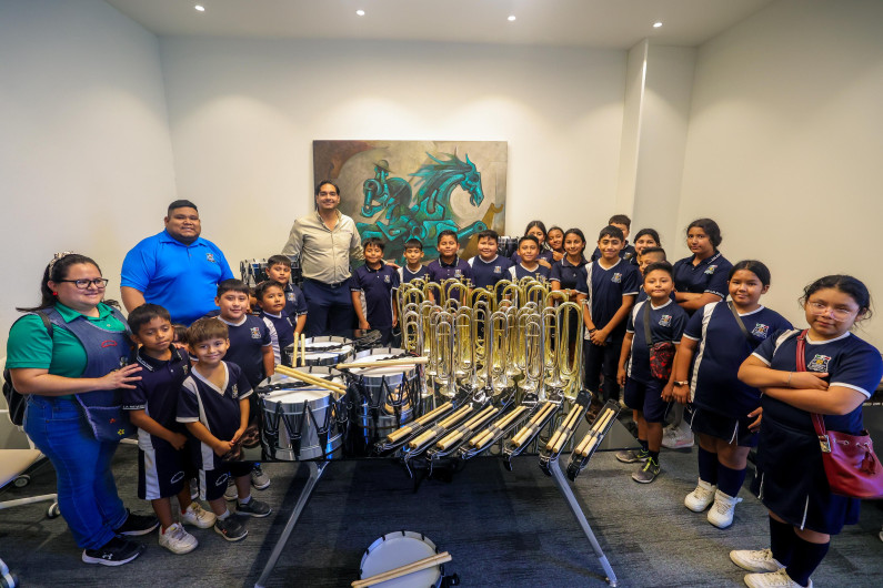 Recibió Banda de Guerra instrumentos entregados por el Alcalde Carlos Peña Ortiz