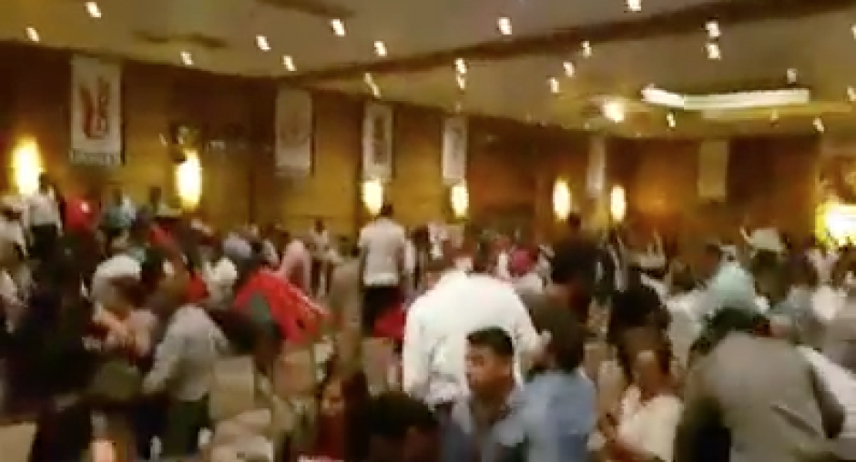 Simpatizantes hacen berrinche antes de la toma de protesta 