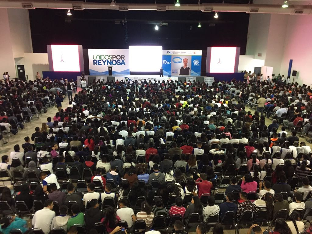 Gabriel Nájera motiva a jóvenes de Reynosa