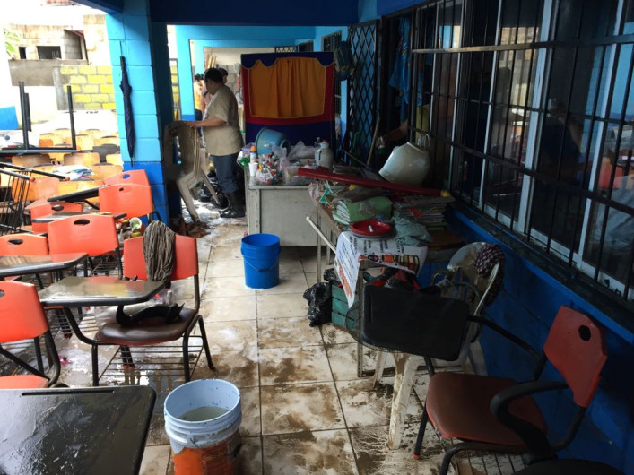 Escuelas dañadas por inundación en la Pedrera