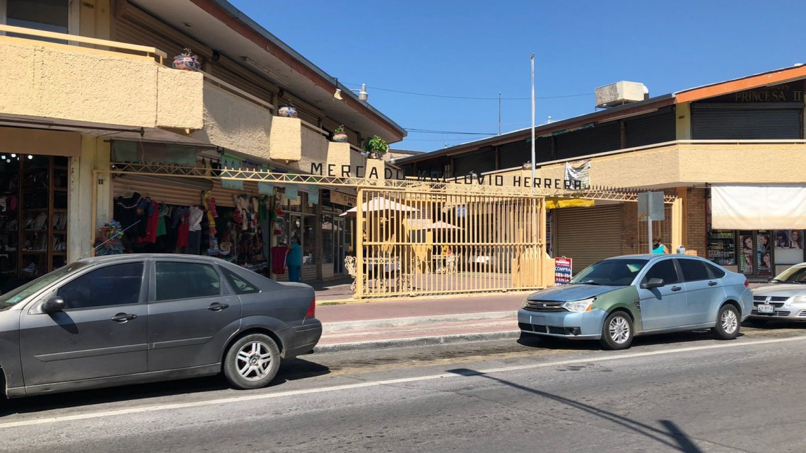 Sin ventas, agonizan artesanos del mercado Maclovio Herrera en Nuevo Laredo 