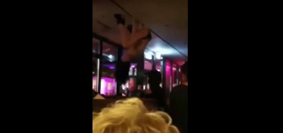 Cae techo mientras mujer bailaba