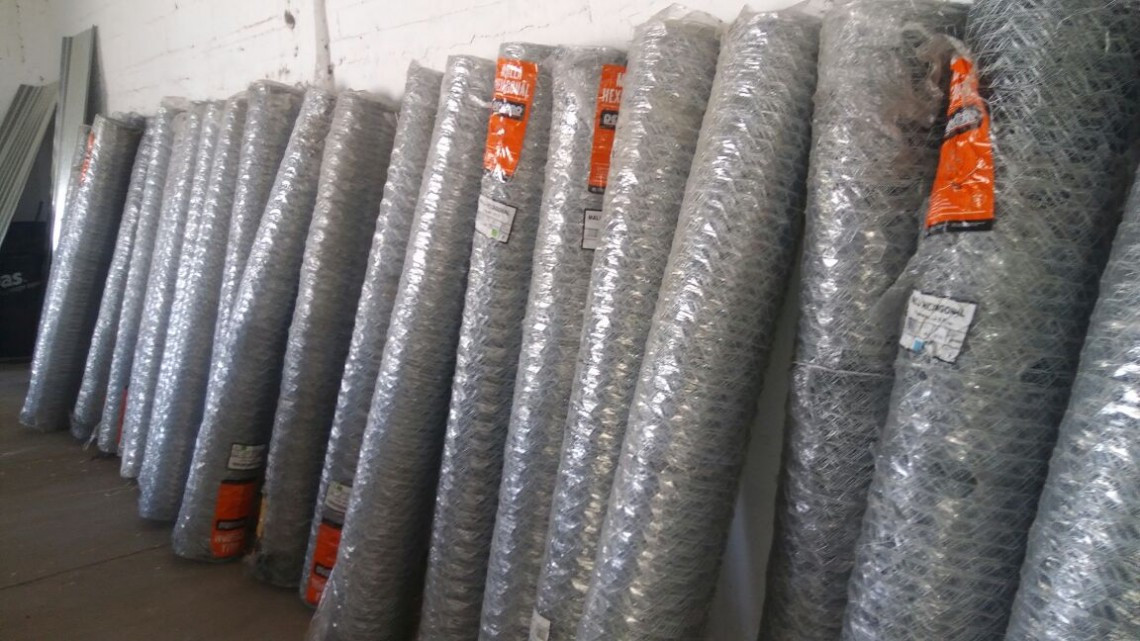 Entregan paquetes de aves de postura para el sector rural 