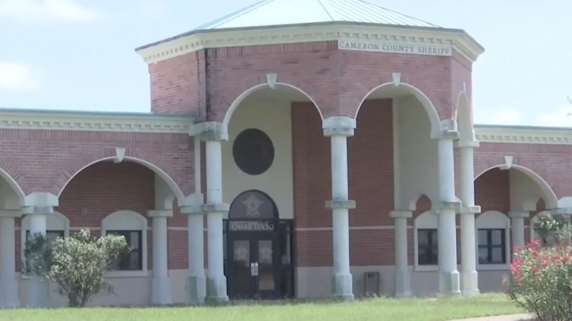 Oficial de Cameron bajo arresto por manipular documentos