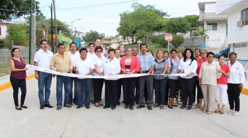 Entrega Peraza Guerra comedor escolar y calle a tampiqueños
