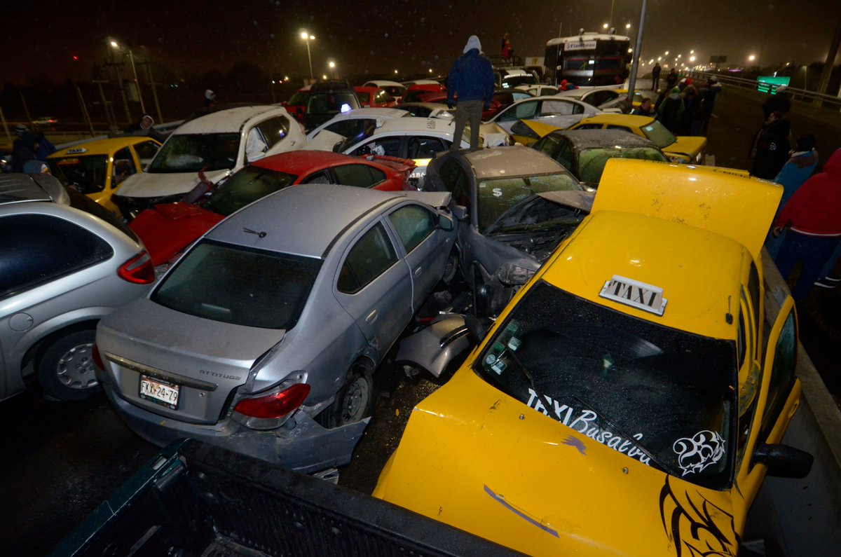 Carambola de 40 autos en Saltillo por mal clima
