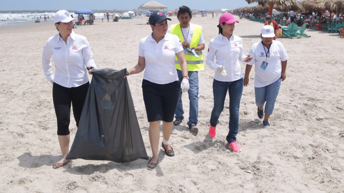 Presidenta del DIF Ciudad Madero exhorta a turistas sumarse a la limpieza de la playa