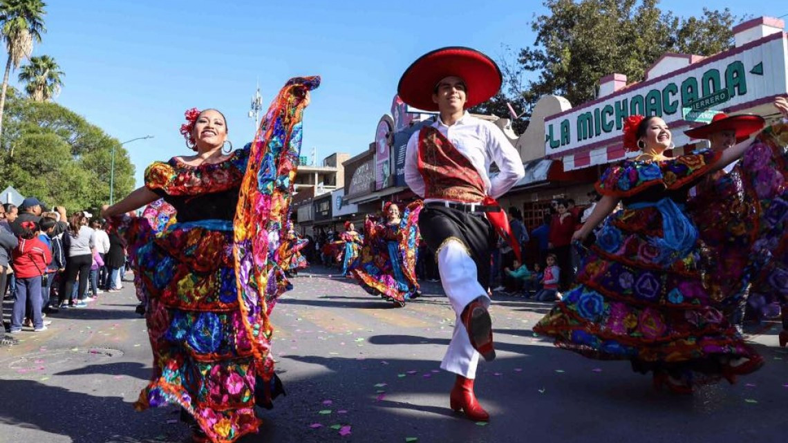Gran ambiente en el desfile de la Revolución Mexicana 