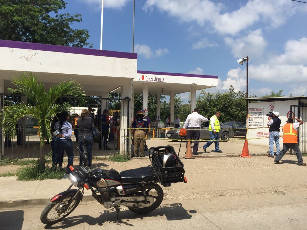 Explota tanque de gas y sale disparado a 20 metros 