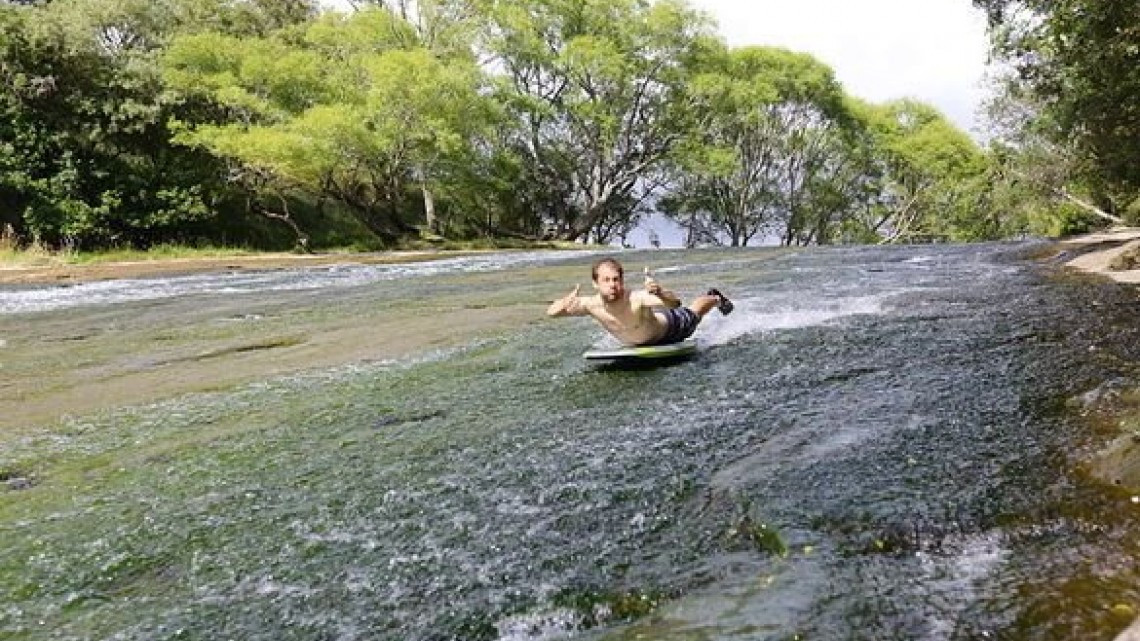 Nueva Zelanda tiene un 'tobogán natural' de 60 metros