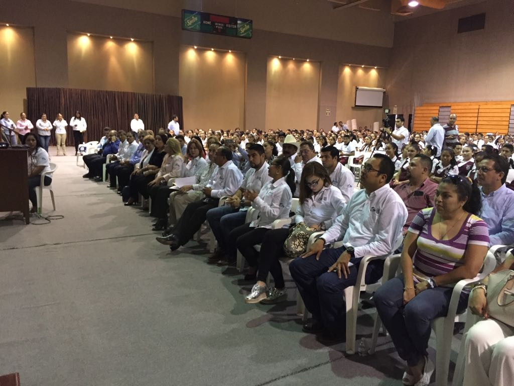 Imparten conferencia despertando sueños